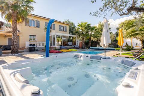 Villa in the Heart of Var with Heated Pool & Spa