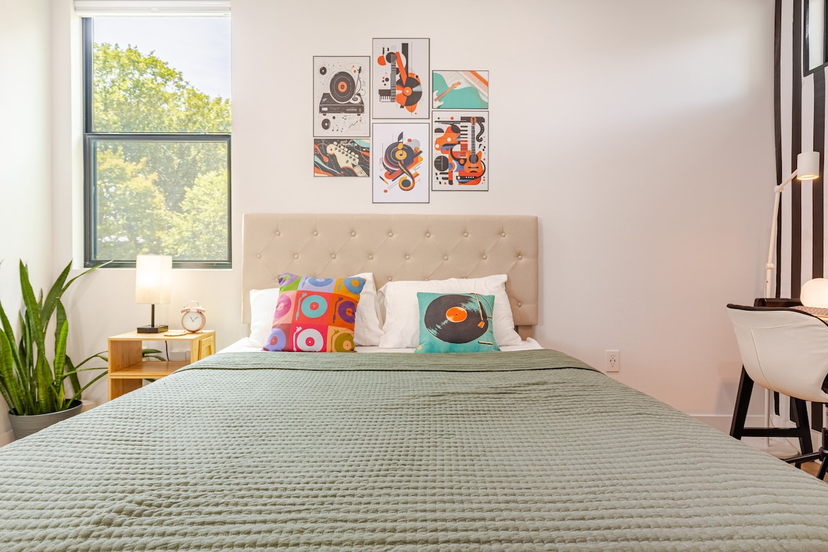 2BR Home in East Austin • Walk to Bars & Caffes