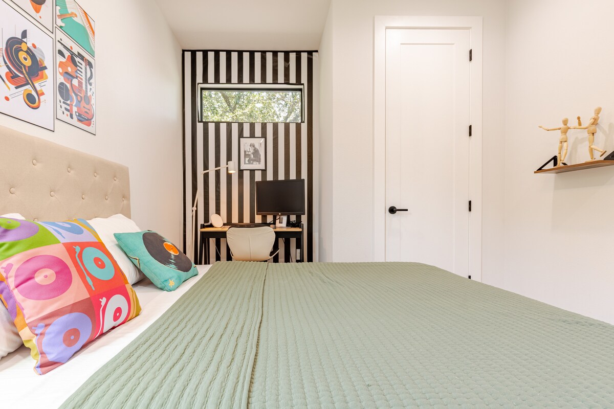 2BR Home in East Austin • Walk to Bars & Caffes
