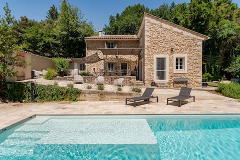 Quiet Provençal house, park, pool & air conditioning