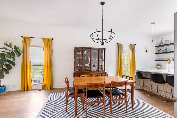 Hilltop Colonial with views, hot tub & pool gallery image 2