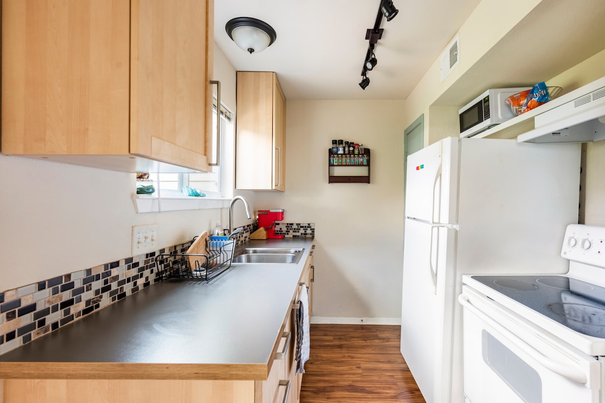 Elegant riverside condo minutes from downtown