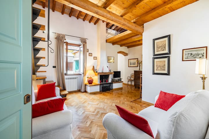 Top location, great flat AC WIFI family friendly.