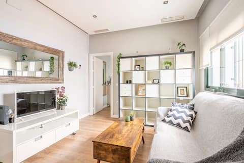 Anuncio de Airbnb popular: Charming & Tranquil apartment in Triana en Triana Casco Antiguo