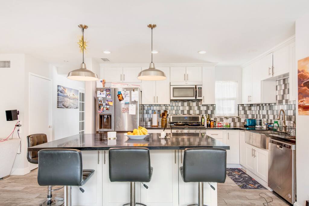 Cozy Furnished Room/Large Backyard Garden Access