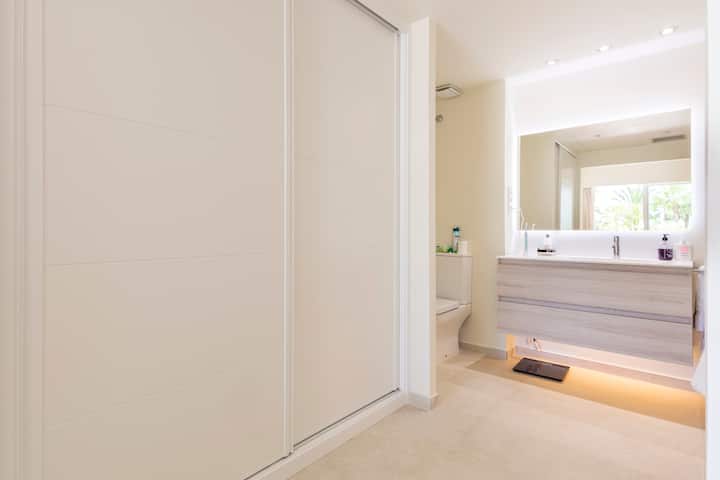 open plan main bathroom