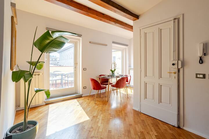 Signoria – Bellissimo attico con vista sui tetti gallery image 2