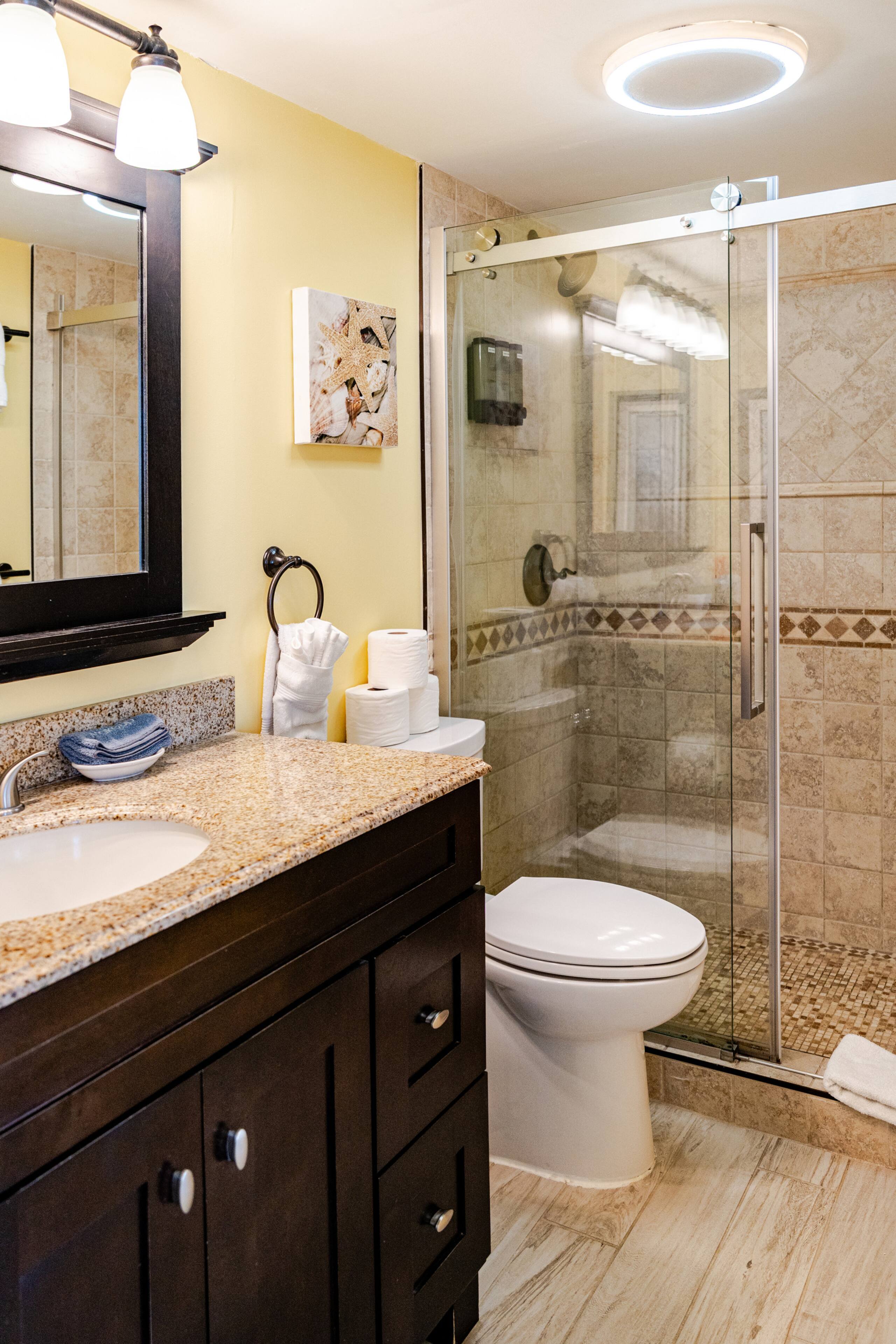 Condo in Honolulu · ★4.9 · 1 bedroom · 3 beds · 1 private bath - Image 25