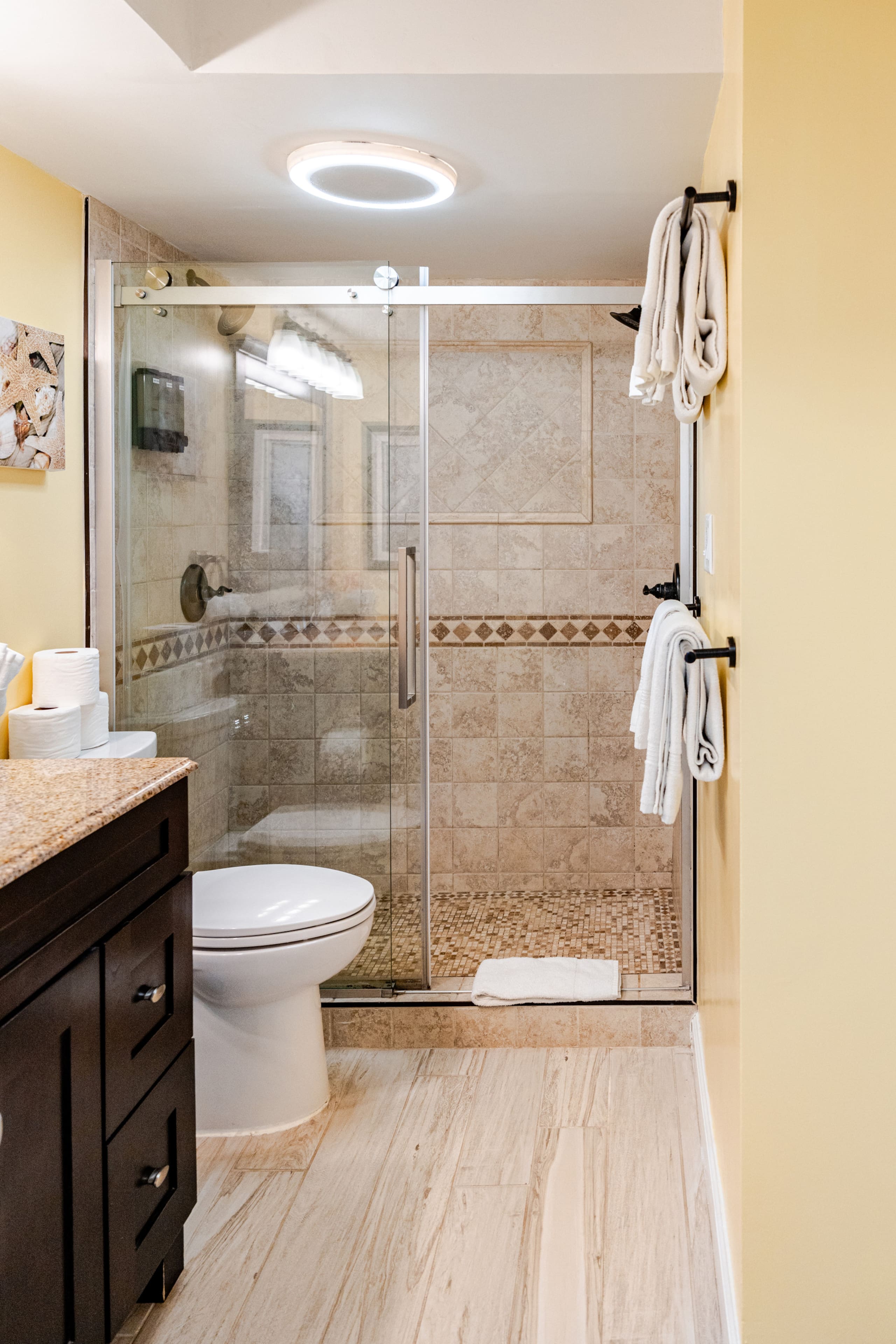 Condo in Honolulu · ★4.9 · 1 bedroom · 3 beds · 1 private bath - Image 23