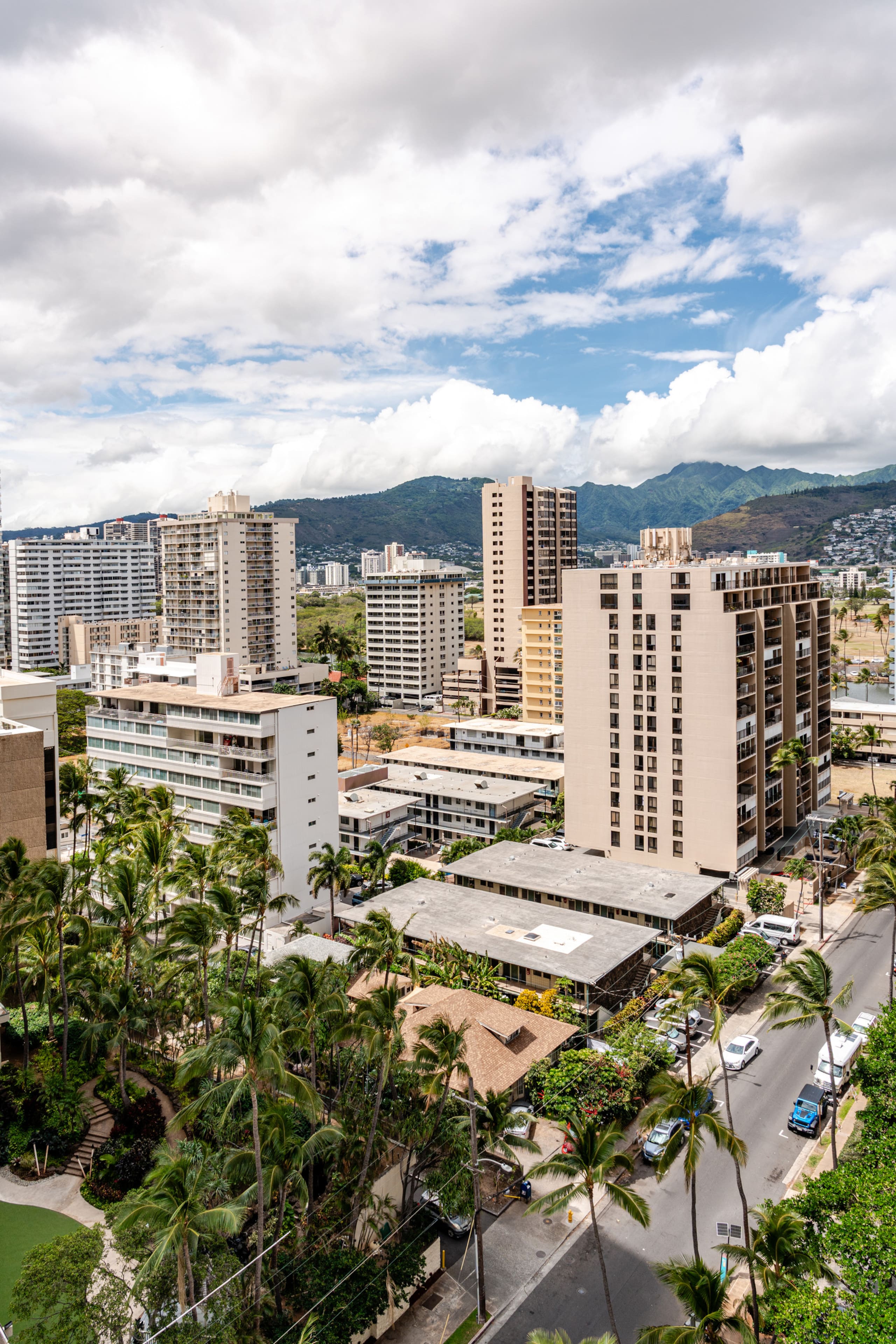 Condo in Honolulu · ★4.9 · 1 bedroom · 3 beds · 1 private bath - Image 32