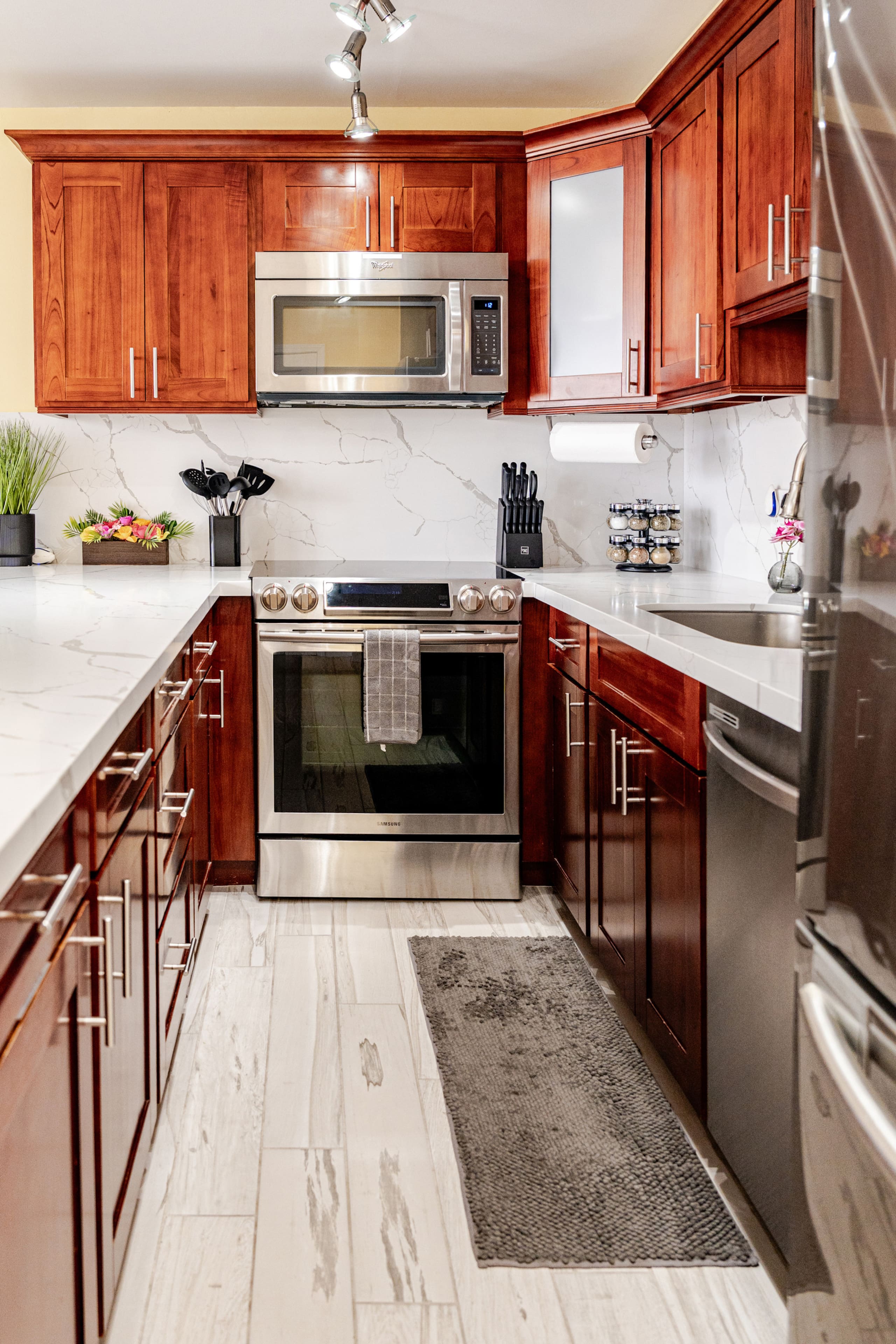 Condo in Honolulu · ★4.9 · 1 bedroom · 3 beds · 1 private bath - Image 9