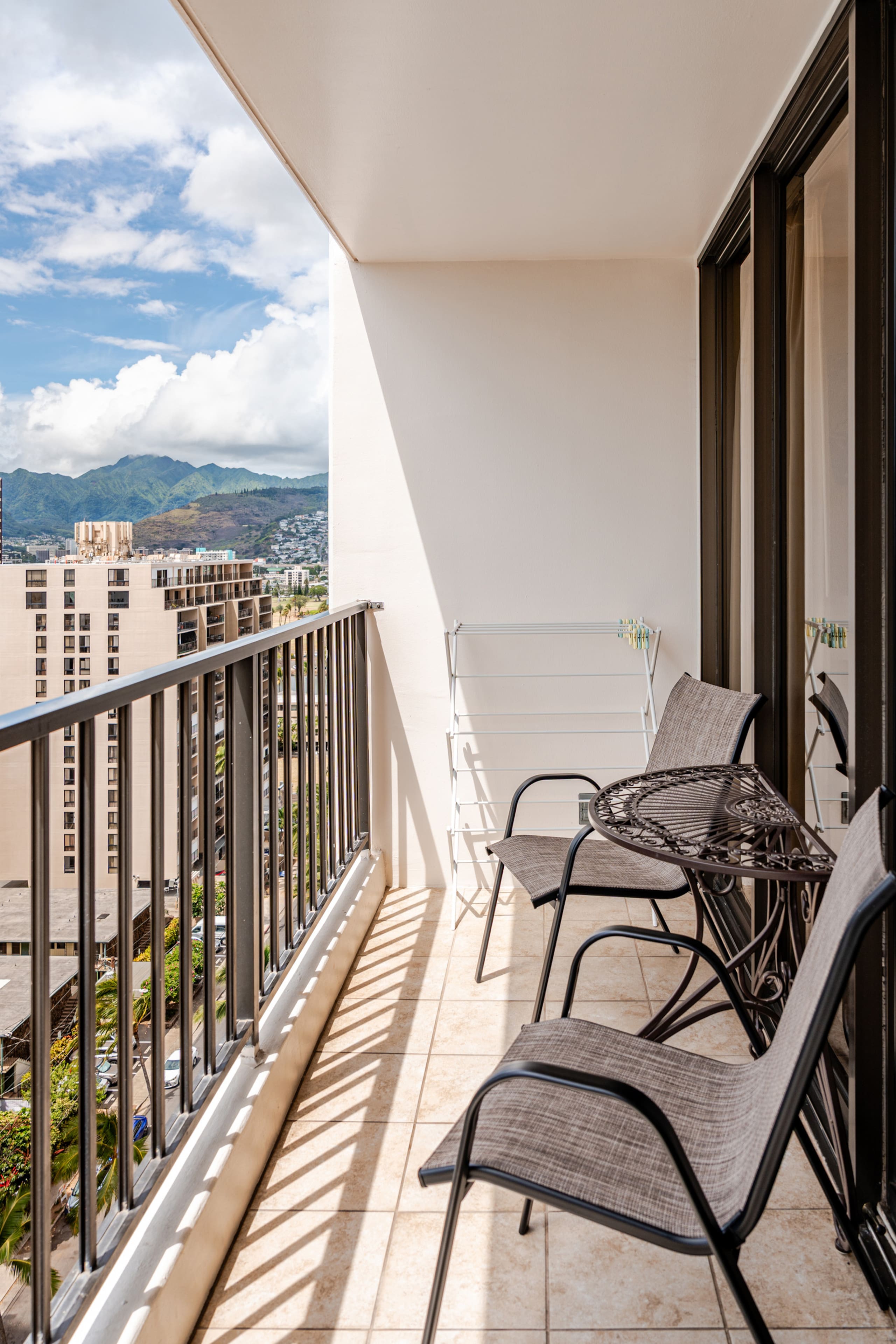 Condo in Honolulu · ★4.9 · 1 bedroom · 3 beds · 1 private bath - Image 29