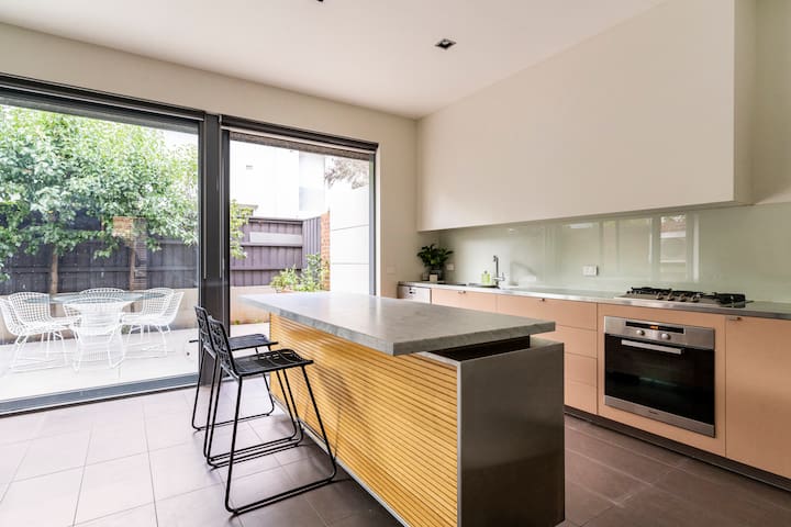 A perfect spacious family home in Armadale gallery image 3