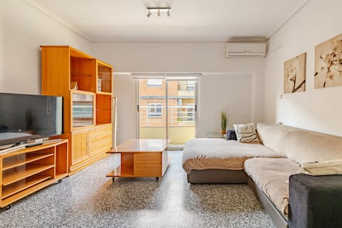 Propiedad de Airbnb exitosa: On the BEACH - Ideal for Families - 3 Bedrooms - BUS en Pobles Del Sud