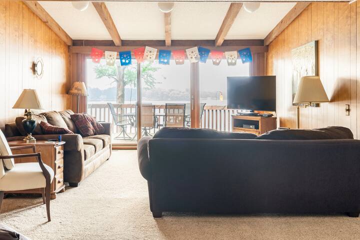 Lovely Lake Home on Maple Lake gallery image 3