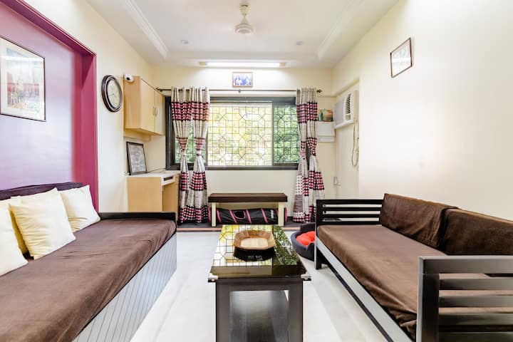 Airy Bedroom with WiFi 24/7 Carter rd Bandra West