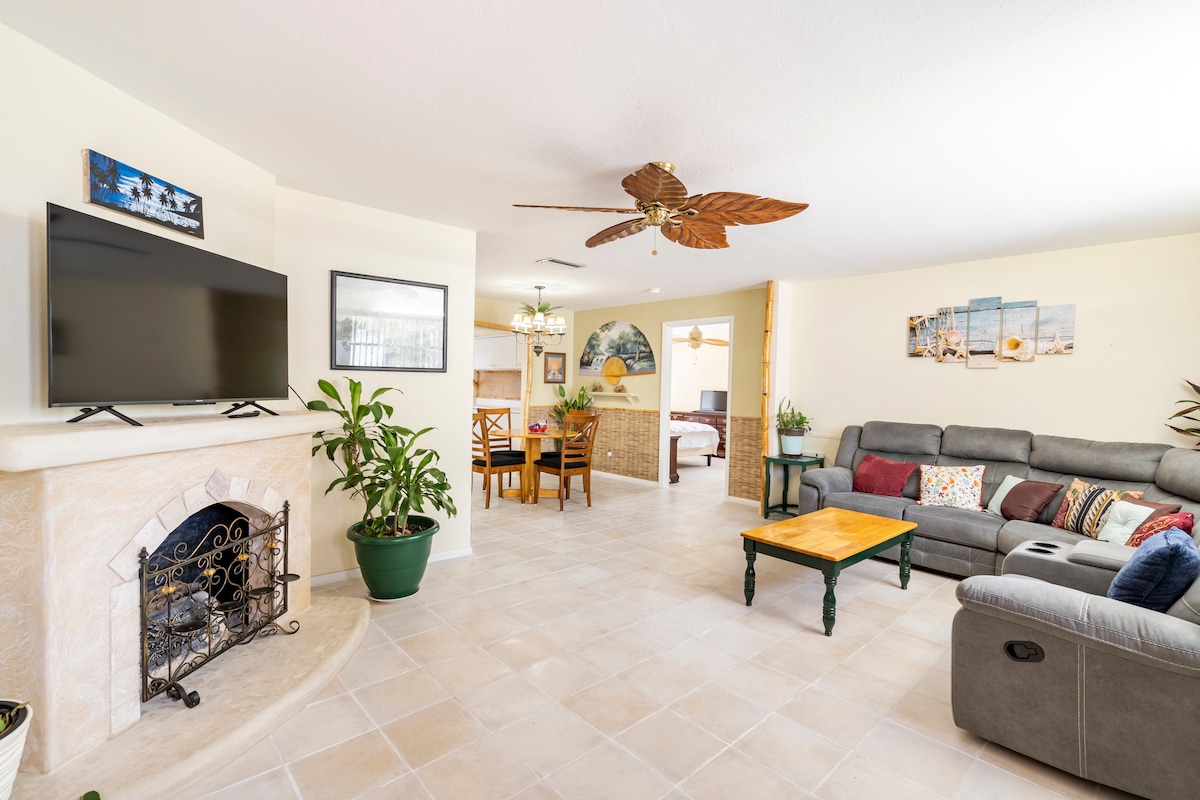 La sala de estar tiene una nueva sección que es perfecta para la noche de cine. 