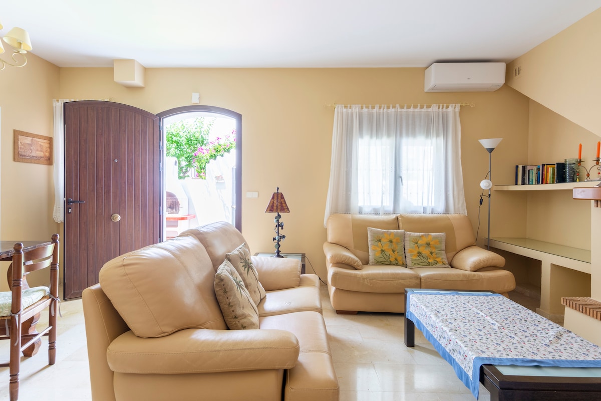 Living room / Salón 