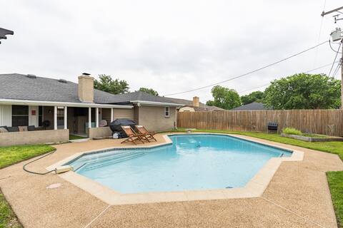 Centrally located 3 bdrm w pool & office