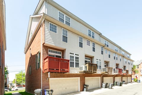 Beautiful 4BR/3.5BA - 2 Car Garage