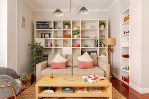 Top performing Airbnb: BilbaoBonito 5 min. Guggi, Quiet & Central Parking in Bilbao
