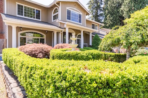 Spacious/Luxury/ Custom Home with 6 beds/4.5 baths