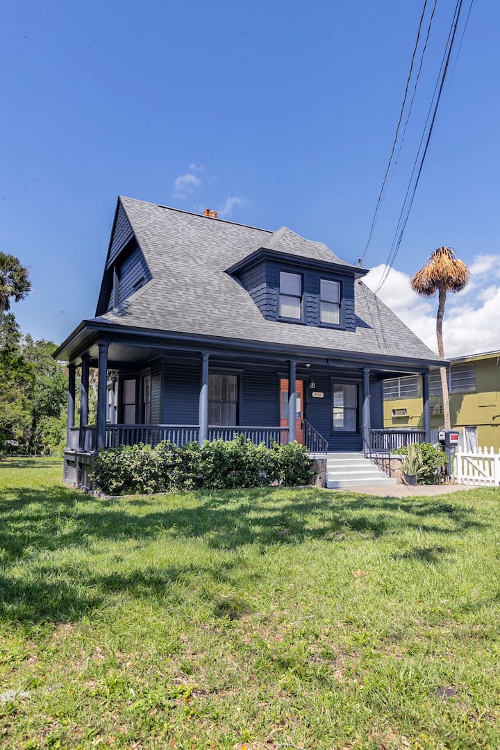 Ridgewood Manor Pool Table, Parking, King Bed! Houses for Rent in