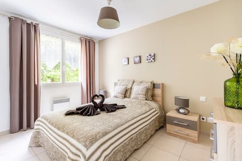 Air-conditioned house in the countryside 10 minutes from Orange