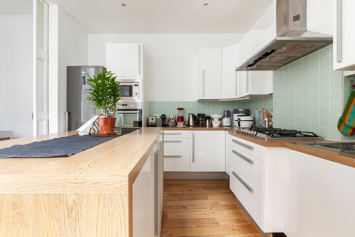 NEW: Magnifique duplex 8 pers de 180m, patio 30m2 gallery image 3