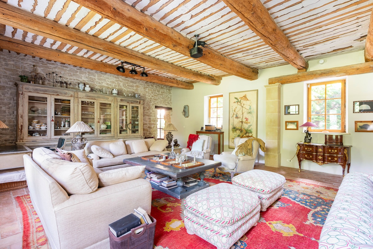 Popular Airbnb listing: Mas de Mousquety – 11 Suites – 22 Guests – Luxury in L'isle Sur La Sorgue