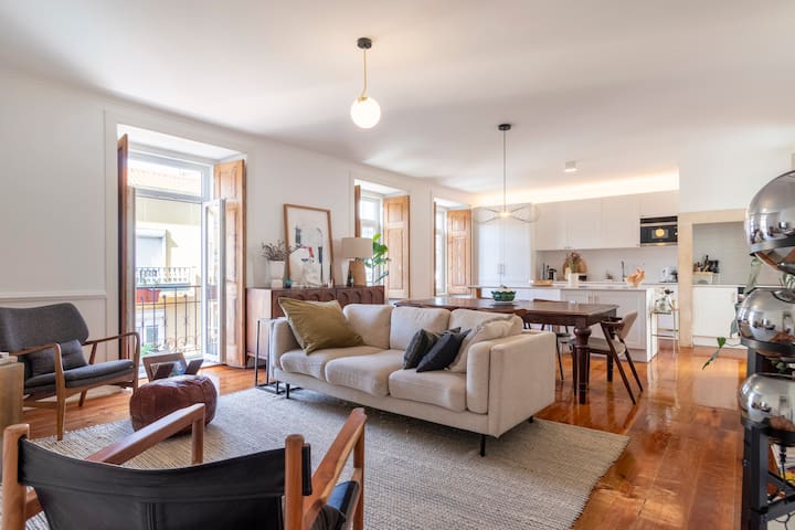 Casa das Flores 4BR + Office Space and A/C