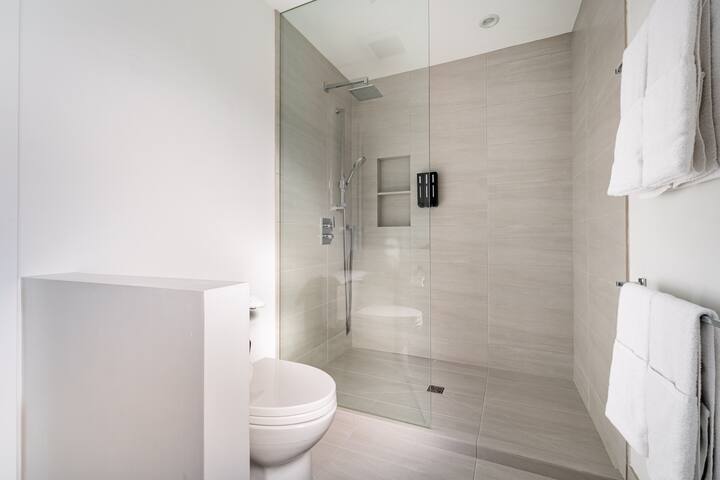 Iconic Commercial Drive: Steps to Skytrain & Fun! gallery image 5