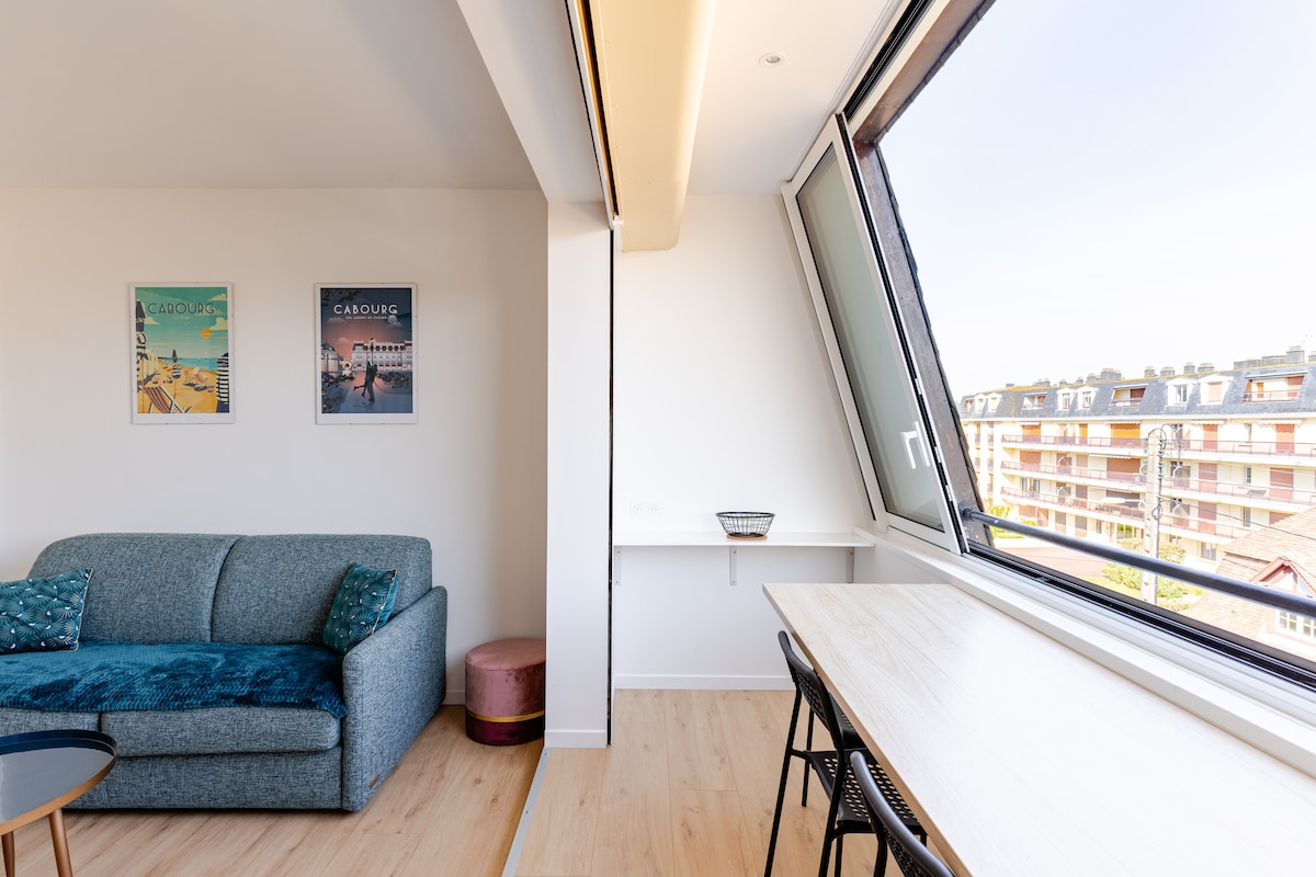 Popular Airbnb listing: Sea view in the heart of the range in Cabourg