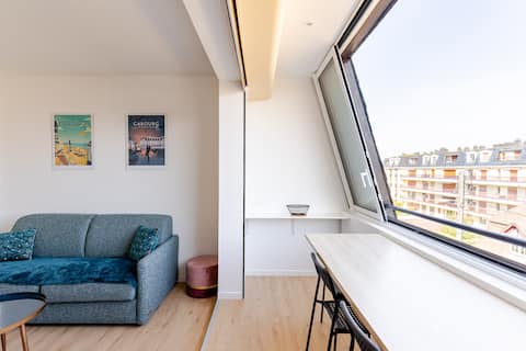 Popular Airbnb listing: Sea view in the heart of the range in Cabourg