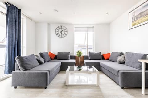 Successful Airbnb property: Stylish & Comfortable Top-Floor Flat in Harrow in Harrow