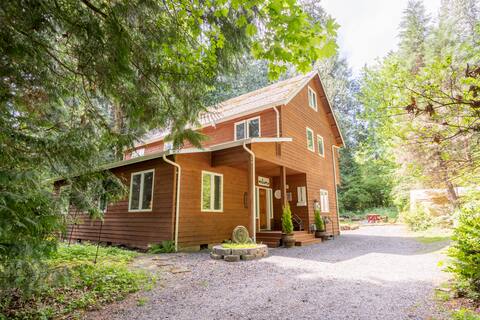 Magical Private Forest House w/Hot Tub