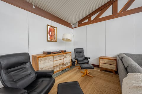 Popular Airbnb listing: Yallambee House - your perfect beachside retreat in Casuarina