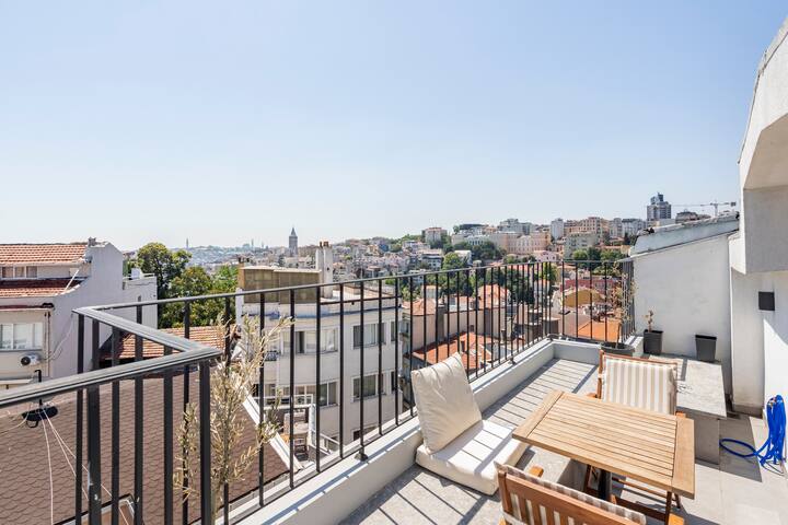 2+2 Central Duplex Apartment in Cihangir gallery image 2