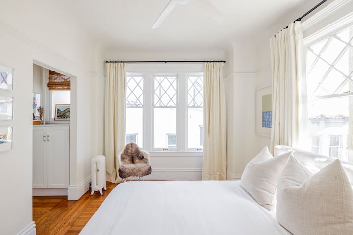 Stylish Pacific Heights Apartment gallery image 2