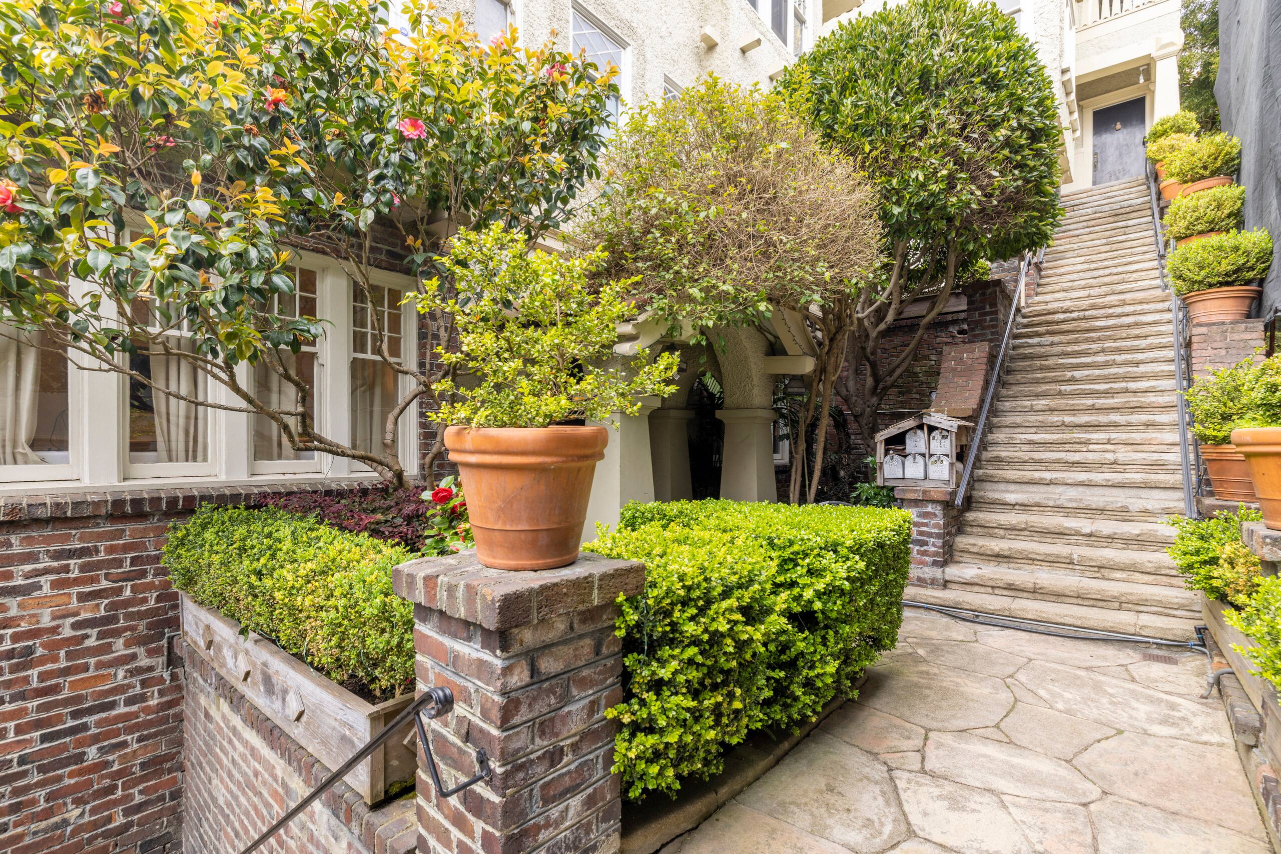 Condo in San Francisco · ★5.0 · 2 bedrooms · 2 beds · 1 bath - Image 34