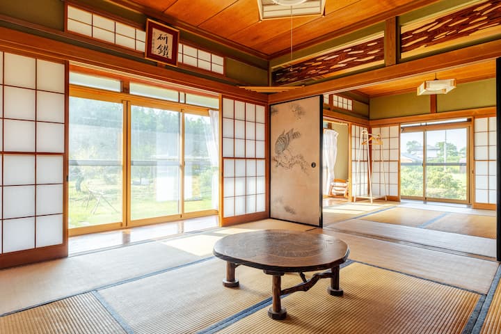 Traditional Japanese house! Transportation service