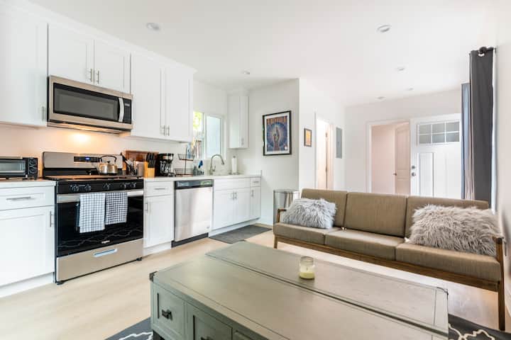 Cute 1 Bedroom Glendale Bungalow - San Fernando Valley, CA