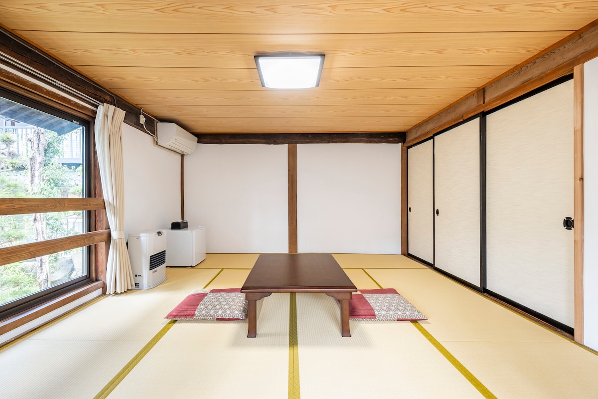 Yuayawadajuku Room 3
家の裏側

エアコン・厳冬期用ストーブ・小型冷蔵冷凍庫