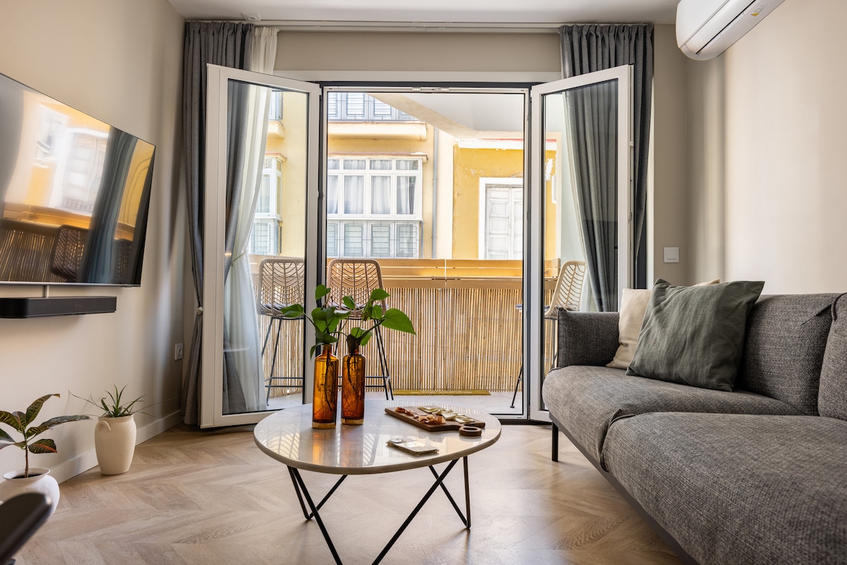 Successful Airbnb property: Stylish apartment w/ private balcony - City Center in Málaga