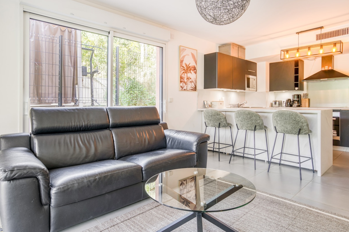 Propriété Airbnb réussie: Peaceful New APT with garden, pool, 300 M to beach à Antibes