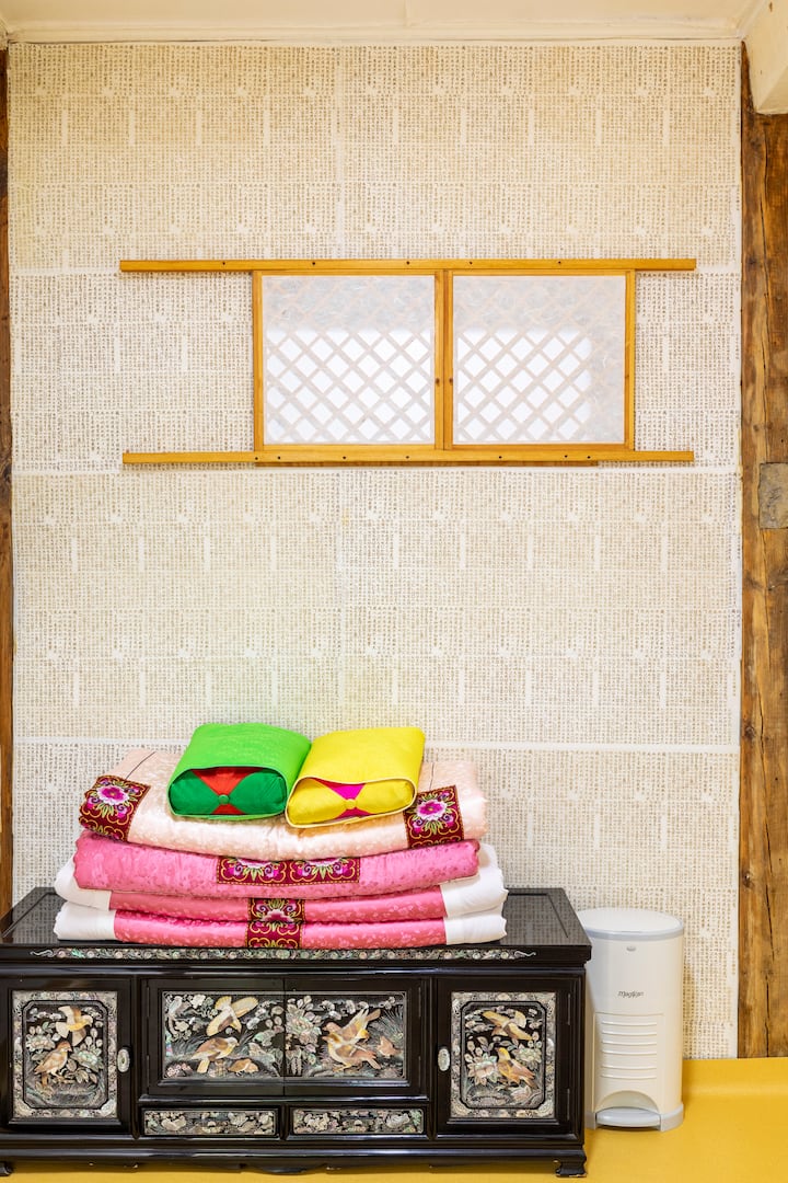 사랑방 두명정도 잘 수 있는 공간입니다