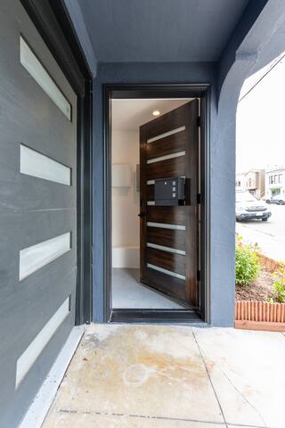 Luxurious Unit Steps from Golden Gate Park gallery image 3