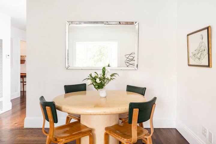 Mish Mish—sunshine central with garage parking gallery image 3