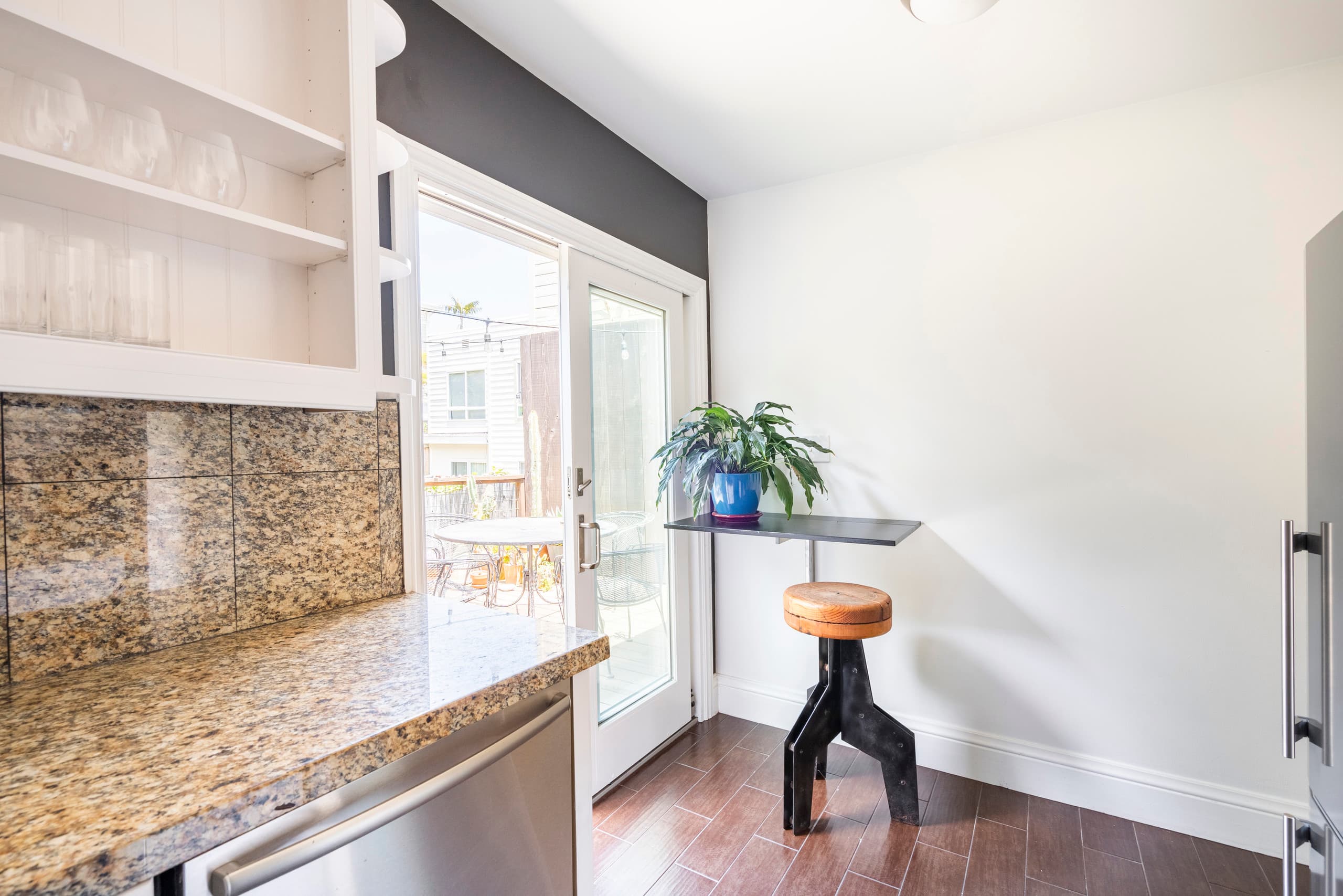 Home in San Francisco · ★4.98 · 1 bedroom · 2 beds · 1 bath - Image 5