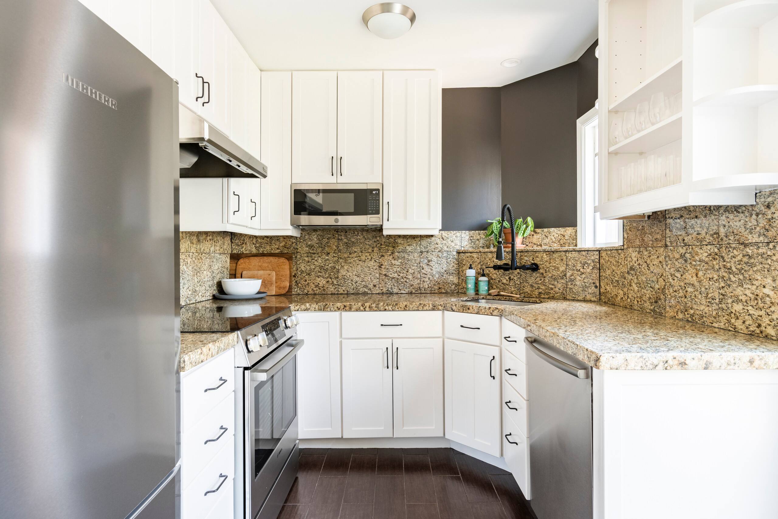 Home in San Francisco · ★4.98 · 1 bedroom · 2 beds · 1 bath - Image 6